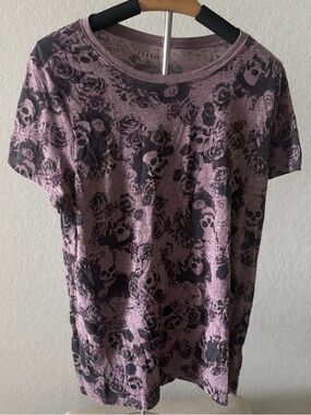 Torrid Skulls and Roses Graphic Tee Crew Neck Gothic Floral T Shirt Women’s 0